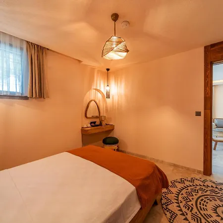 Inone Mucho Selection מלון 4*