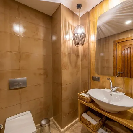 Inone Mucho Selection מלון 4*