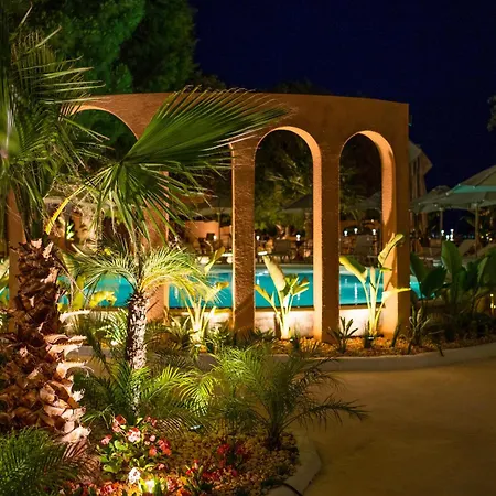 Inone Mucho Selection מלון גומבט